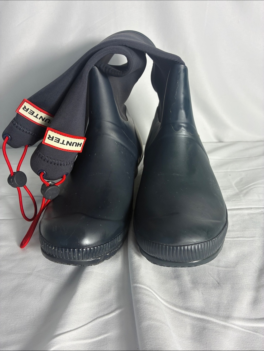 Hunter Men’s Navy Slip-On Rain Boots with Red Pull Tabs size men’s 7